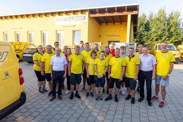 AK – Präsident Gerhard Michalitsch als Postzusteller unterwegs.